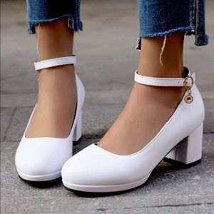 SHEIN CHUNKY HEELED ANKLE STRAP WHITE PUMPS